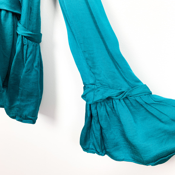 Maeve Beautiful Blue Cold Shoulder Long Sleeve Button-Down Top - Picture 10 of 12